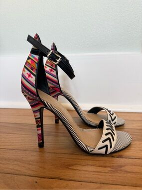 Chinese Laundry z-style holiday 4.25” heels